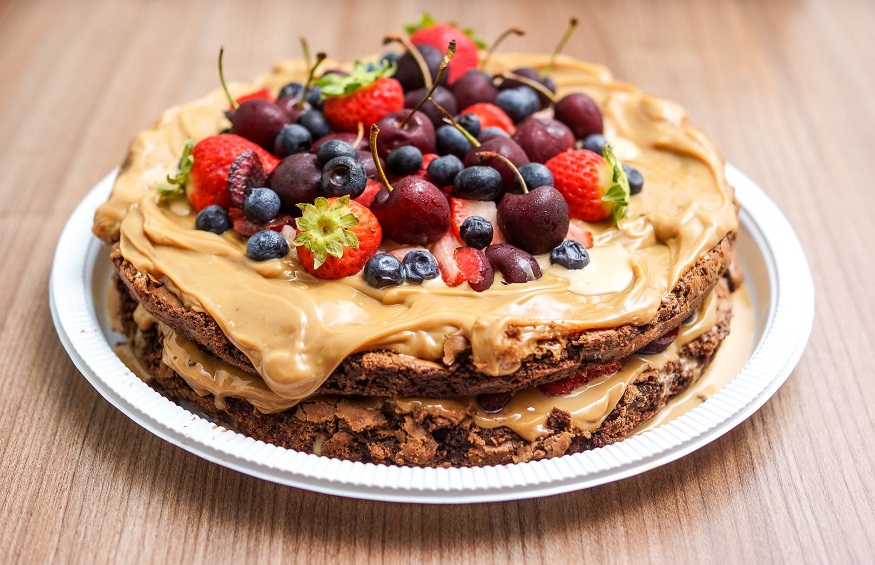 Use these different techniques to write on your cake